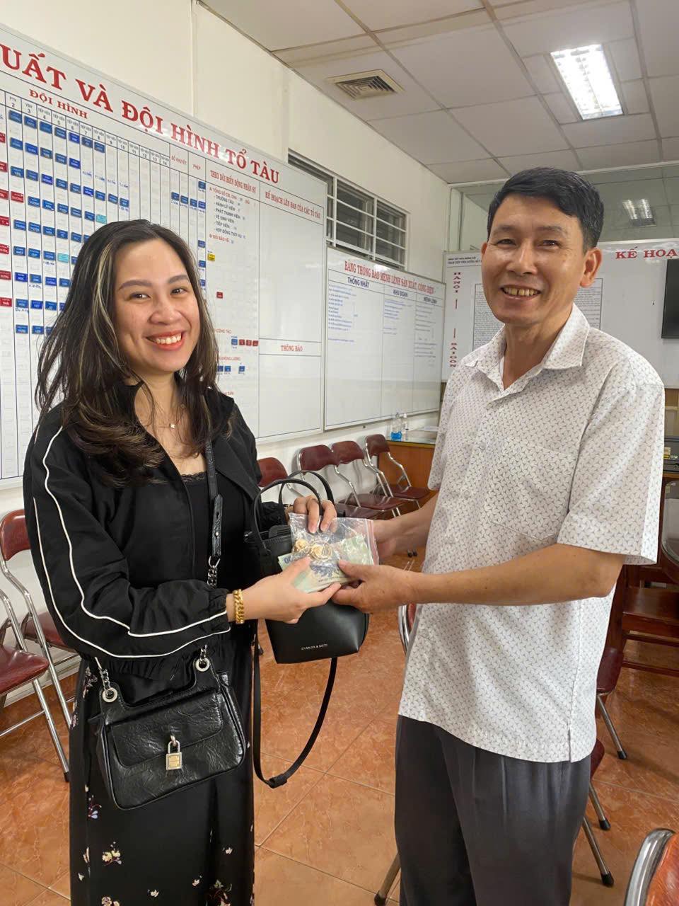 Phát hiện 78 tờ tiền có mệnh giá từ 500.000 - 2.000 đồng trong chiếc túi bỏ quên trên chuyến tàu Bắc - Nam - Ảnh 1.