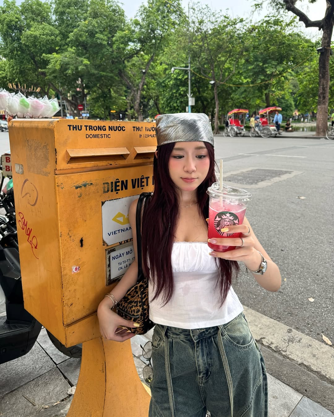 Mỹ nữ cao 1m49 nổi khắp TikTok vì sành điệu: Chưa bao giờ mặc xấu, chưa một lần chậm trend- Ảnh 9.