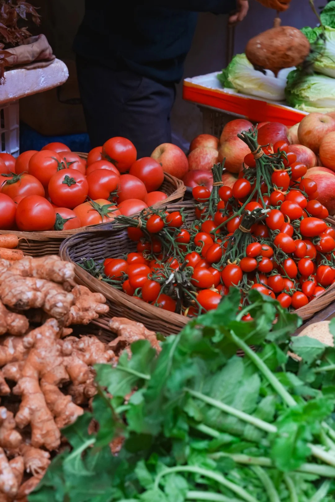 Đi chợ nông sản đâu chỉ mua rau, ấy là cuộc "đổi chác" lấy sinh khí mộc mạc, đủ sức chữa lành vạn bộn bề- Ảnh 3.