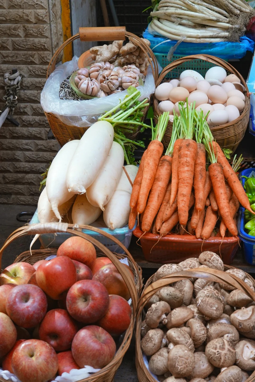 Đi chợ nông sản đâu chỉ mua rau, ấy là cuộc "đổi chác" lấy sinh khí mộc mạc, đủ sức chữa lành vạn bộn bề- Ảnh 7.