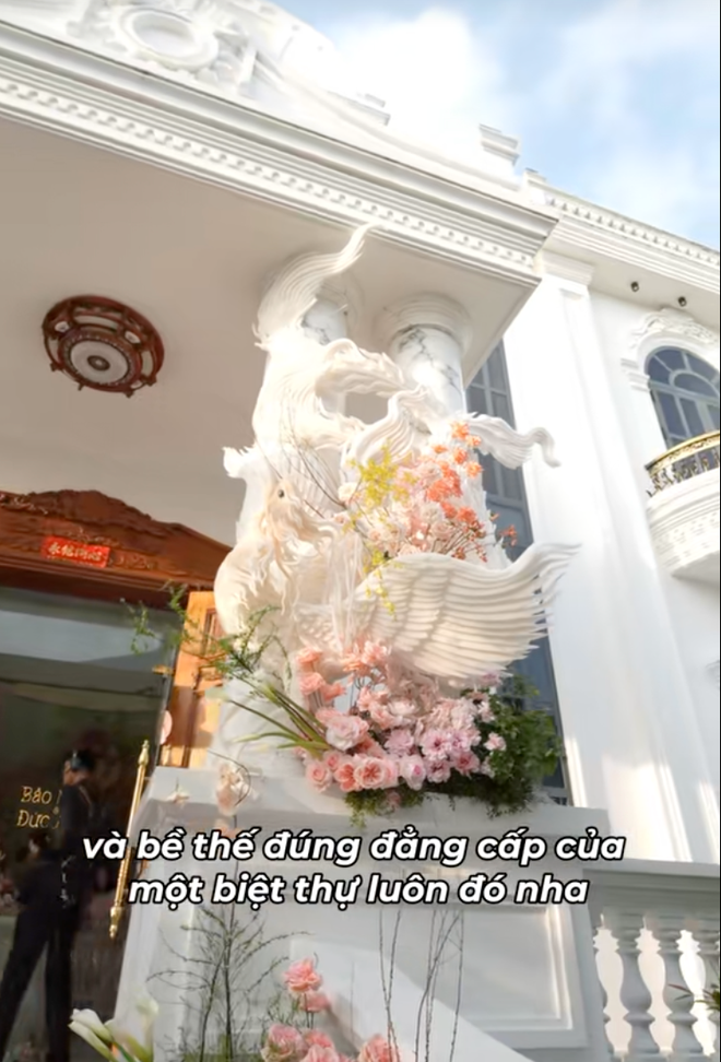 Đám cưới của cặp đôi Sóc Trăng đẹp khá tinh tế với tông pastel giữa dinh thự xa hoa, từng chi tiết đều được vẽ bằng tay- Ảnh 16.