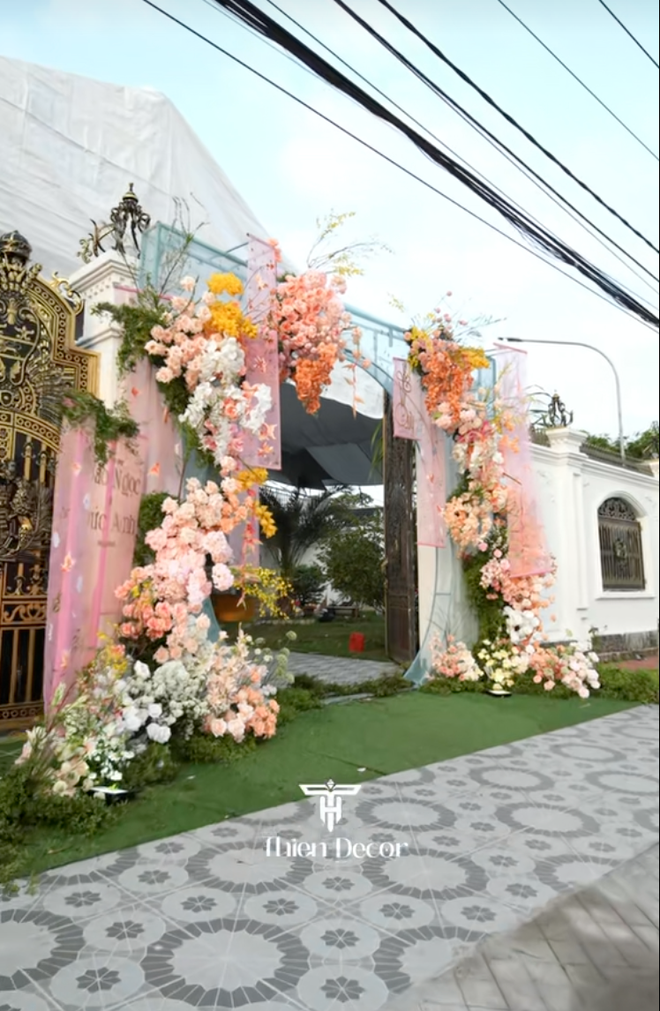 Đám cưới của cặp đôi Sóc Trăng đẹp khá tinh tế với tông pastel giữa dinh thự xa hoa, từng chi tiết đều được vẽ bằng tay- Ảnh 21.