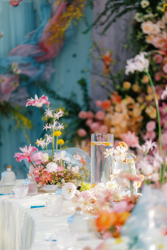 Đám cưới của cặp đôi Sóc Trăng đẹp khá tinh tế với tông pastel giữa dinh thự xa hoa, từng chi tiết đều được vẽ bằng tay- Ảnh 15.