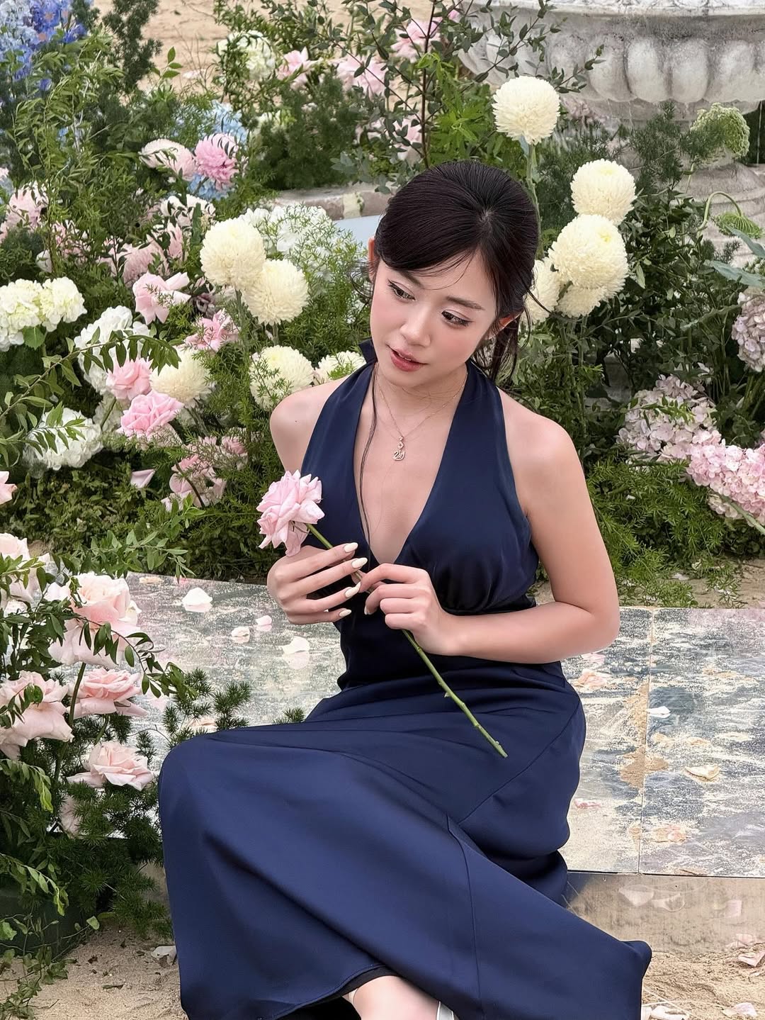 Mỹ nữ cao 1m49 nổi khắp TikTok vì sành điệu: Chưa bao giờ mặc xấu, chưa một lần chậm trend- Ảnh 2.