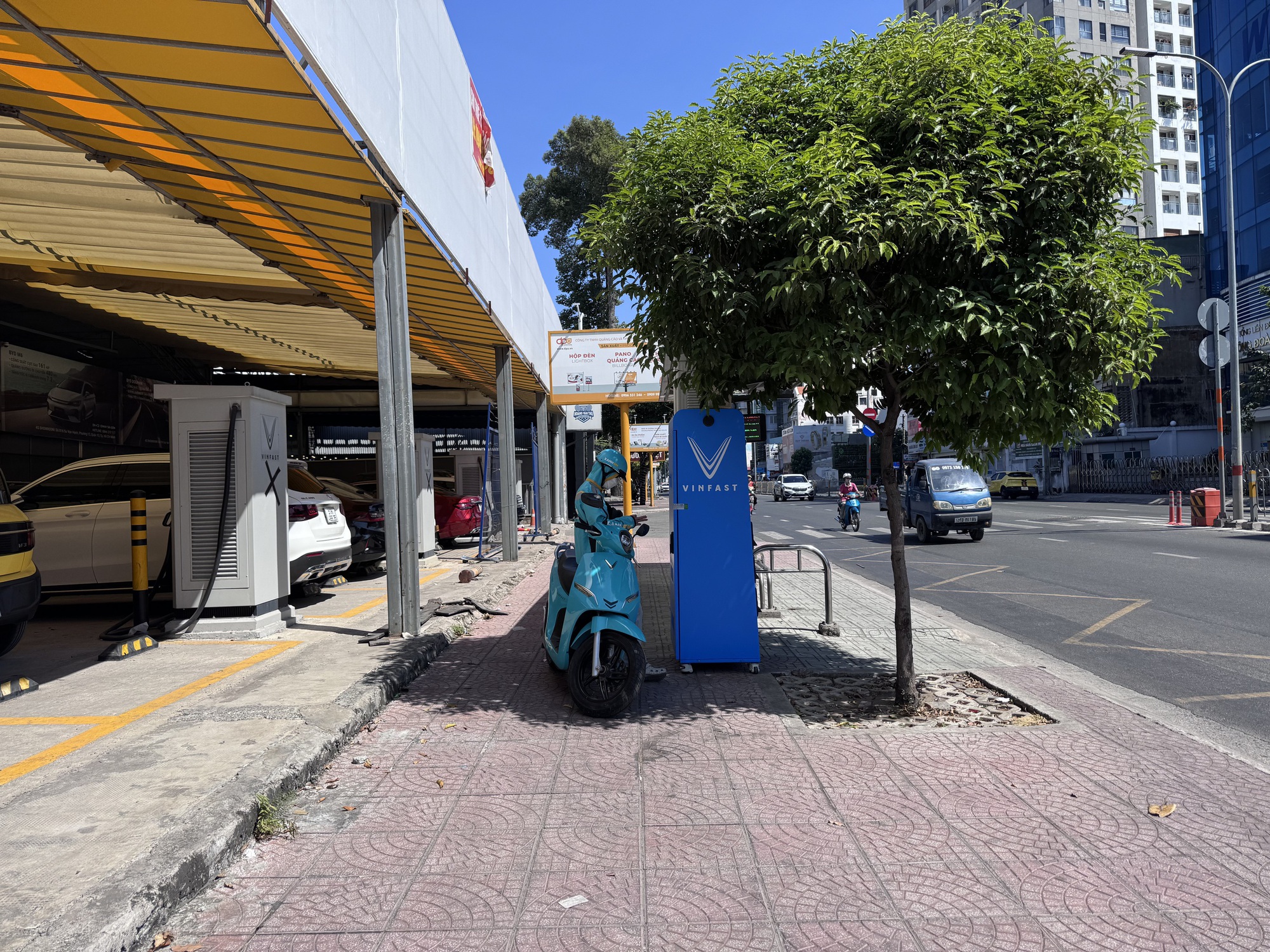Nhu cầu lắp trạm sạc và tủ đổi pin xe điện bùng nổ năm 2026 - Ảnh 1. Nhu cầu lắp trạm sạc và tủ đổi pin xe điện bùng nổ năm 2026 - Ảnh 1.