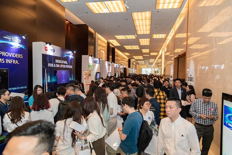 AI bùng nổ, Data Center và Cloud bước vào giai đoạn tái định nghĩa - Ảnh 1. AI bùng nổ, Data Center và Cloud bước vào giai đoạn tái định nghĩa - Ảnh 1.