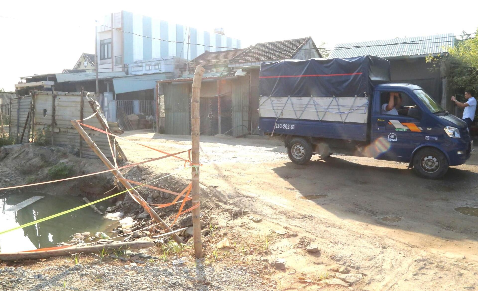 Dân ngán ngẩm dự án mở rộng quốc lộ hơn 1.800 tỷ thi công kiểu 'rùa bò'- Ảnh 7.