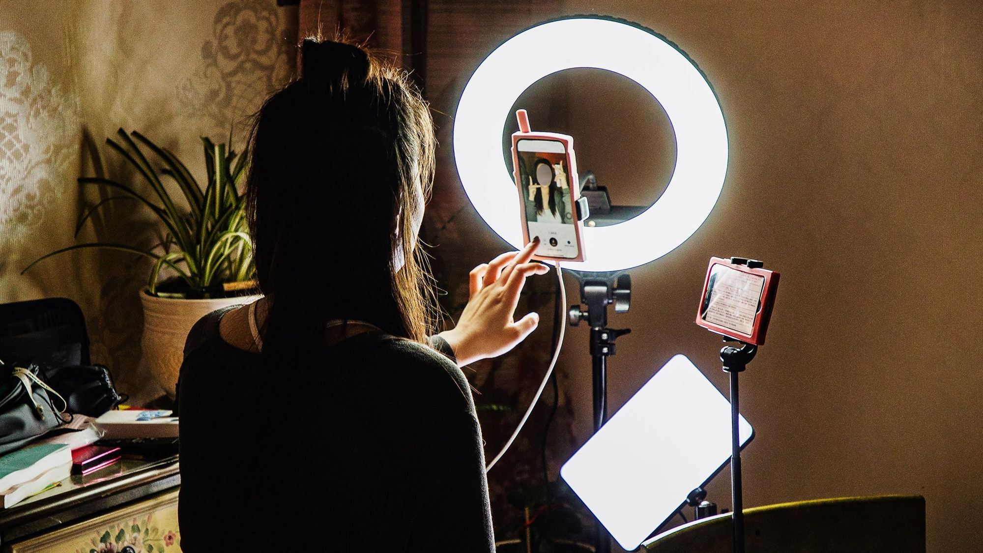 Hành vi có thể có thể bị phạt đến 20 triệu đồng khi livestream- Ảnh 1.