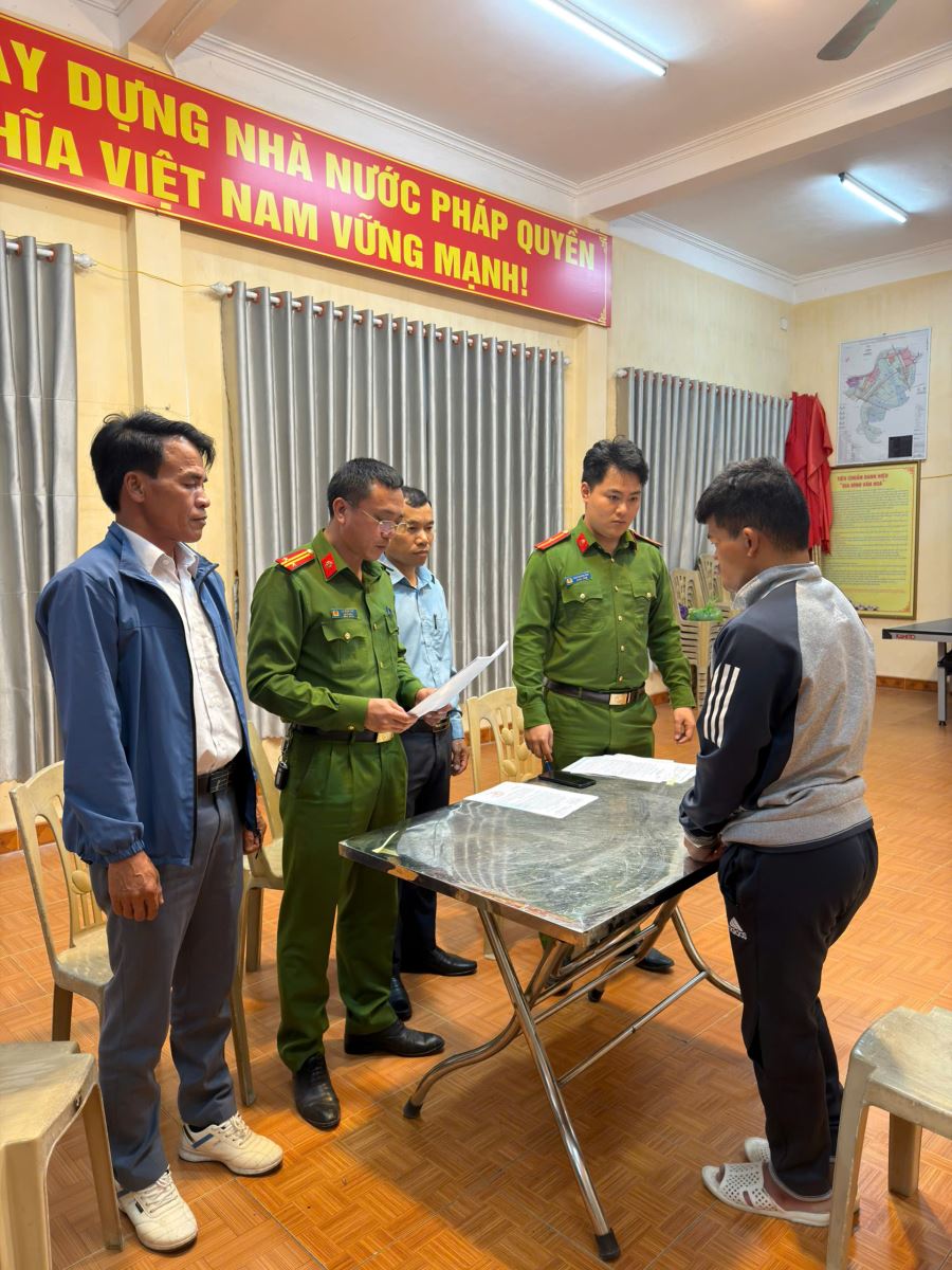 Thi hành lệnh tạm giam, khám xét chỗ ở với Nguyễn Văn Vũ SN 1994- Ảnh 1. Thi hành lệnh tạm giam, khám xét chỗ ở với Nguyễn Văn Vũ SN 1994- Ảnh 1.