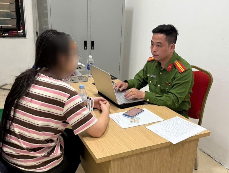 Hà Nội: Kịp thời ngăn nữ sinh bán 114 chỉ vàng để chuyển tiền cho kẻ lừa đảo- Ảnh 2.