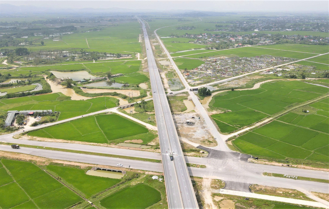 Cao tốc Bắc Nam qua Hà Tĩnh bị hỏng khe co giãn- Ảnh 2.