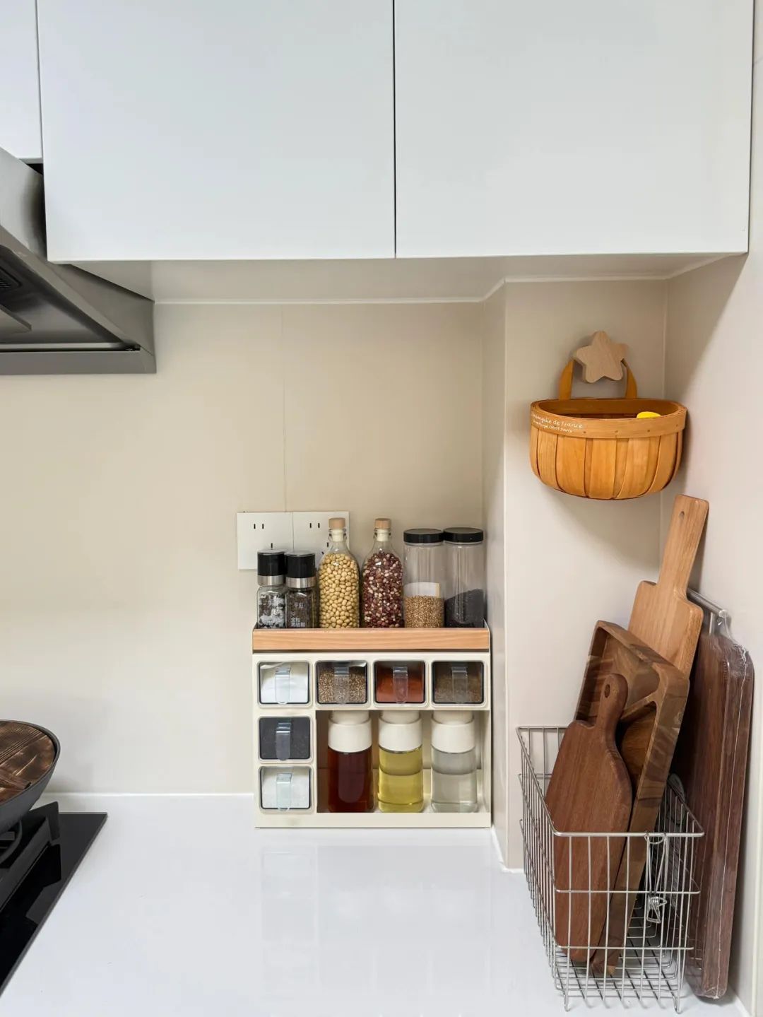 Nhìn bếp nhà hàng xóm, tôi mới nhận ra: Mình đã sắp xếp sai suốt bao năm - khoảng cách thật sự quá lớn - Ảnh 1.