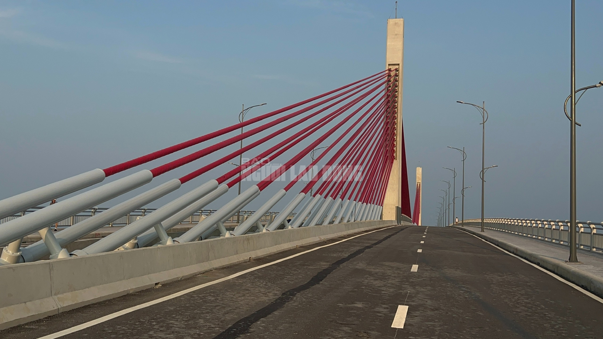 Kế hoạch thông xe cầu vượt cửa biển lớn nhất miền Trung- Ảnh 1. Kế hoạch thông xe cầu vượt cửa biển lớn nhất miền Trung- Ảnh 1.