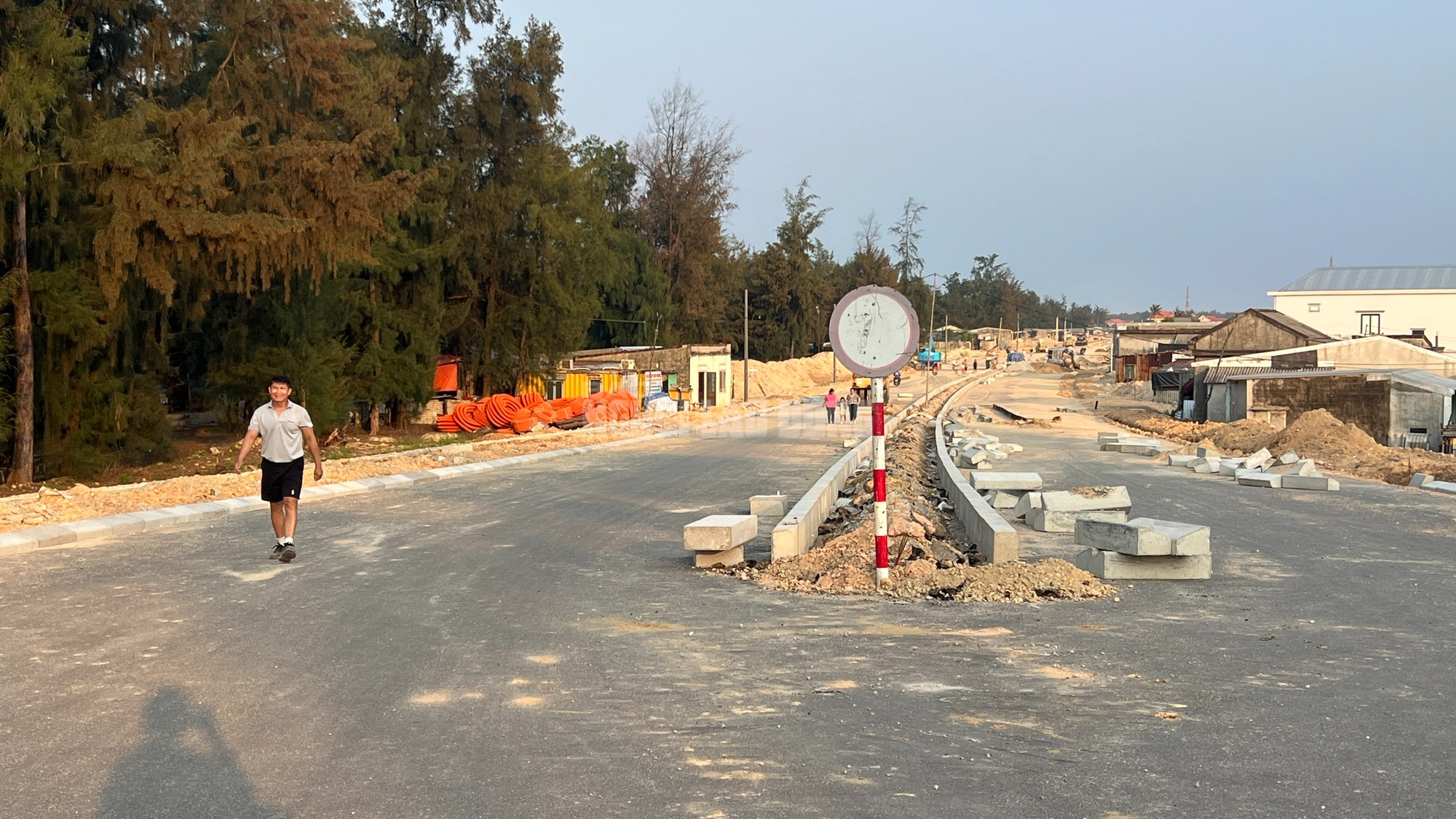 Kế hoạch thông xe cầu vượt cửa biển lớn nhất miền Trung- Ảnh 3. Kế hoạch thông xe cầu vượt cửa biển lớn nhất miền Trung- Ảnh 3.