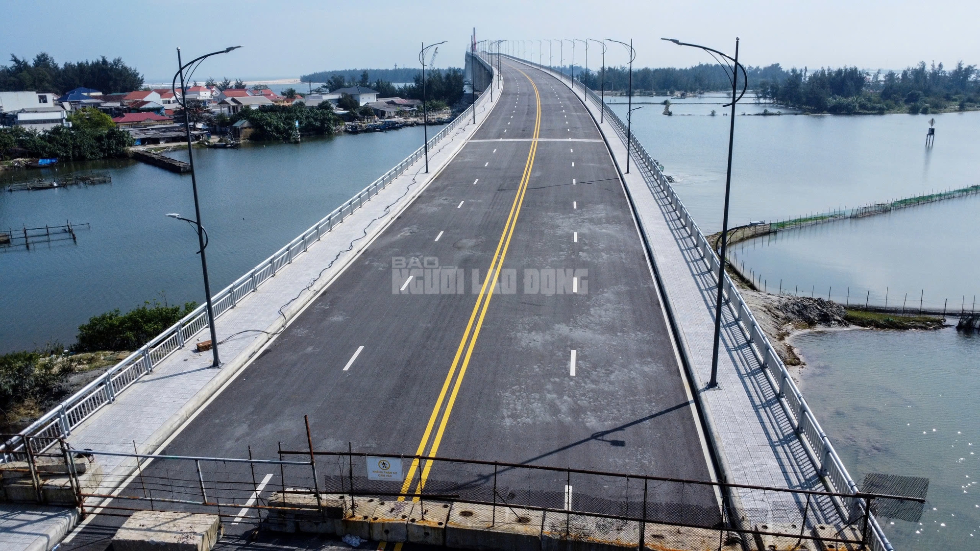 Kế hoạch thông xe cầu vượt cửa biển lớn nhất miền Trung- Ảnh 7. Kế hoạch thông xe cầu vượt cửa biển lớn nhất miền Trung- Ảnh 7.