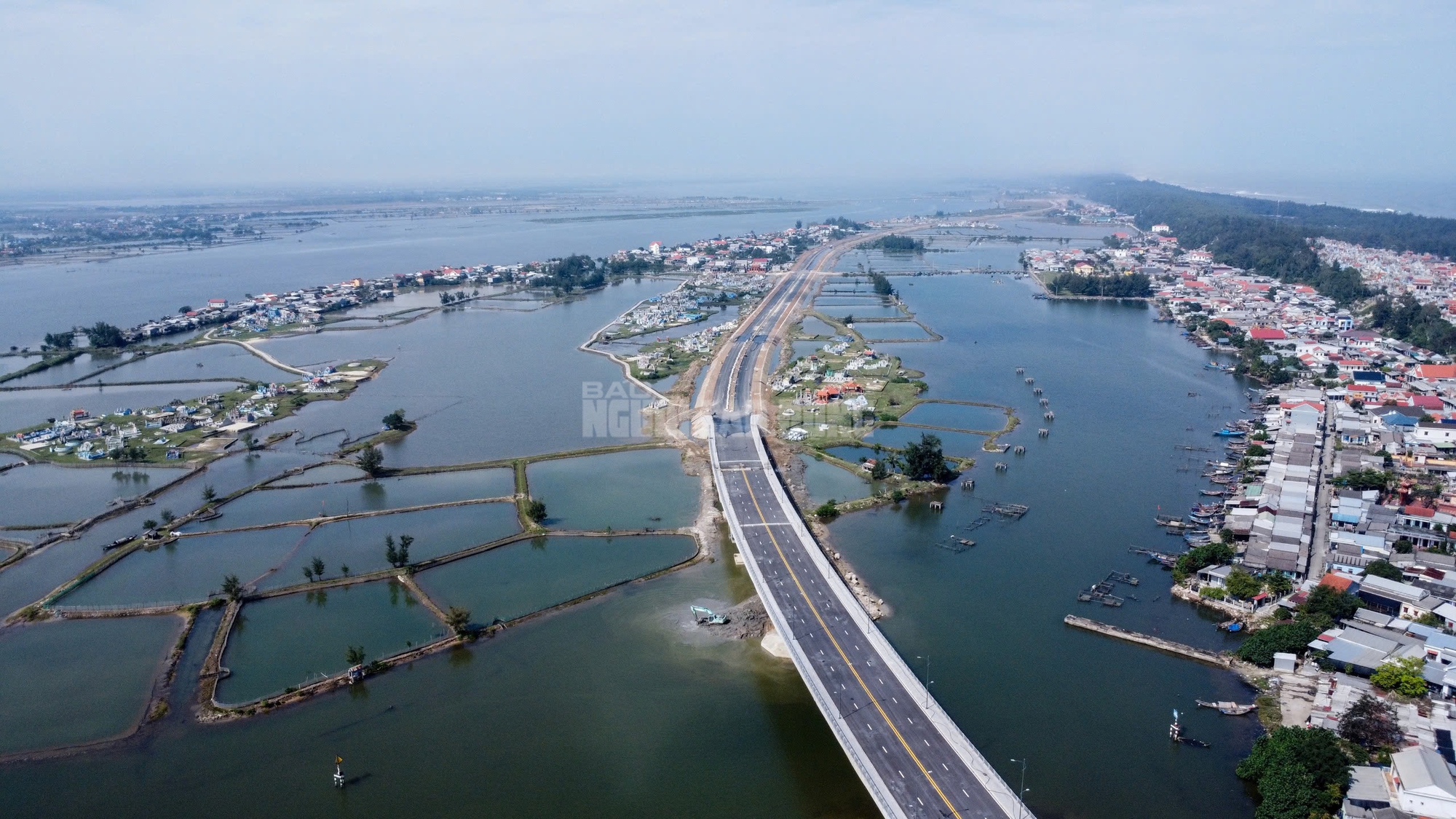 Kế hoạch thông xe cầu vượt cửa biển lớn nhất miền Trung- Ảnh 8. Kế hoạch thông xe cầu vượt cửa biển lớn nhất miền Trung- Ảnh 8.