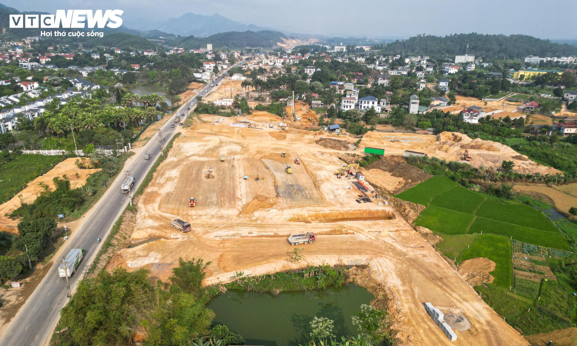 Mục sở thị công trường cao tốc 5.200 tỷ đồng nối đại lộ dài nhất Việt Nam- Ảnh 13.