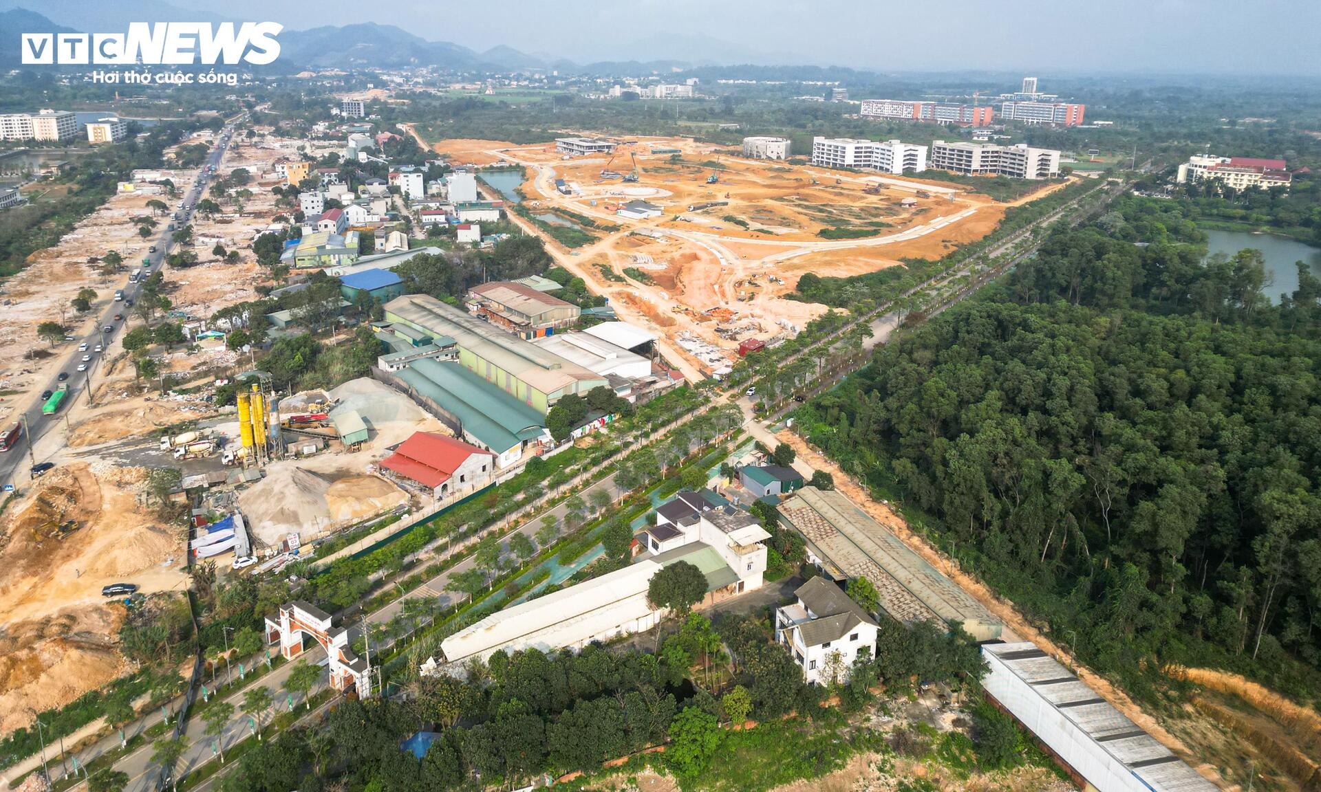 Mục sở thị công trường cao tốc 5.200 tỷ đồng nối đại lộ dài nhất Việt Nam- Ảnh 2.