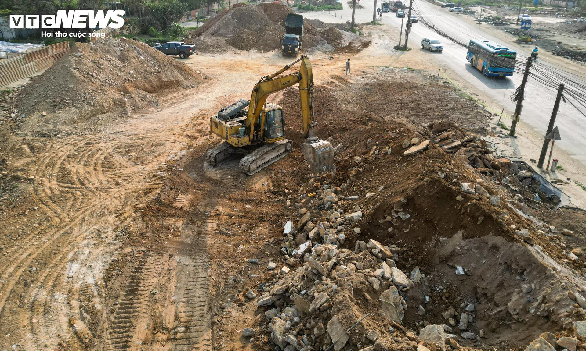 Mục sở thị công trường cao tốc 5.200 tỷ đồng nối đại lộ dài nhất Việt Nam- Ảnh 5.