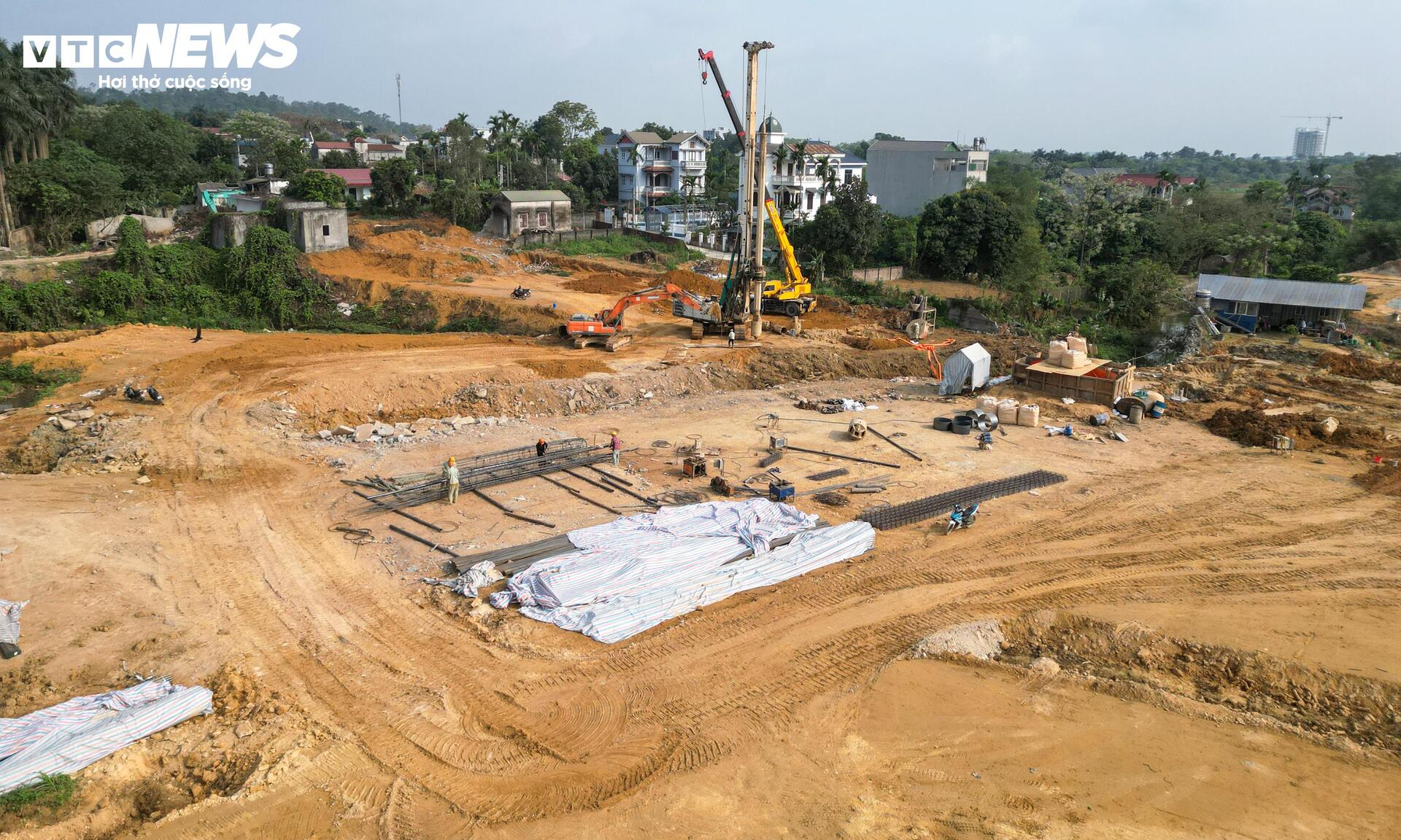 Mục sở thị công trường cao tốc 5.200 tỷ đồng nối đại lộ dài nhất Việt Nam- Ảnh 6.