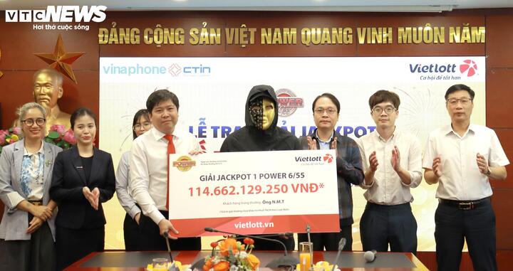 Doanh nhân ở Tây Ninh 'ẵm' giải độc đắc hơn 114 tỷ đồng - Ảnh 1.