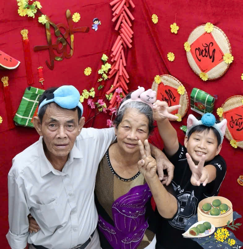 Gia cảnh nam sinh An Giang quay clip với bà nội viral, Đức Phúc, Tăng Duy Tân đồng cảm: SN 2008 chỉ cao 1m35 vì thiếu hụt hooc môn- Ảnh 3.