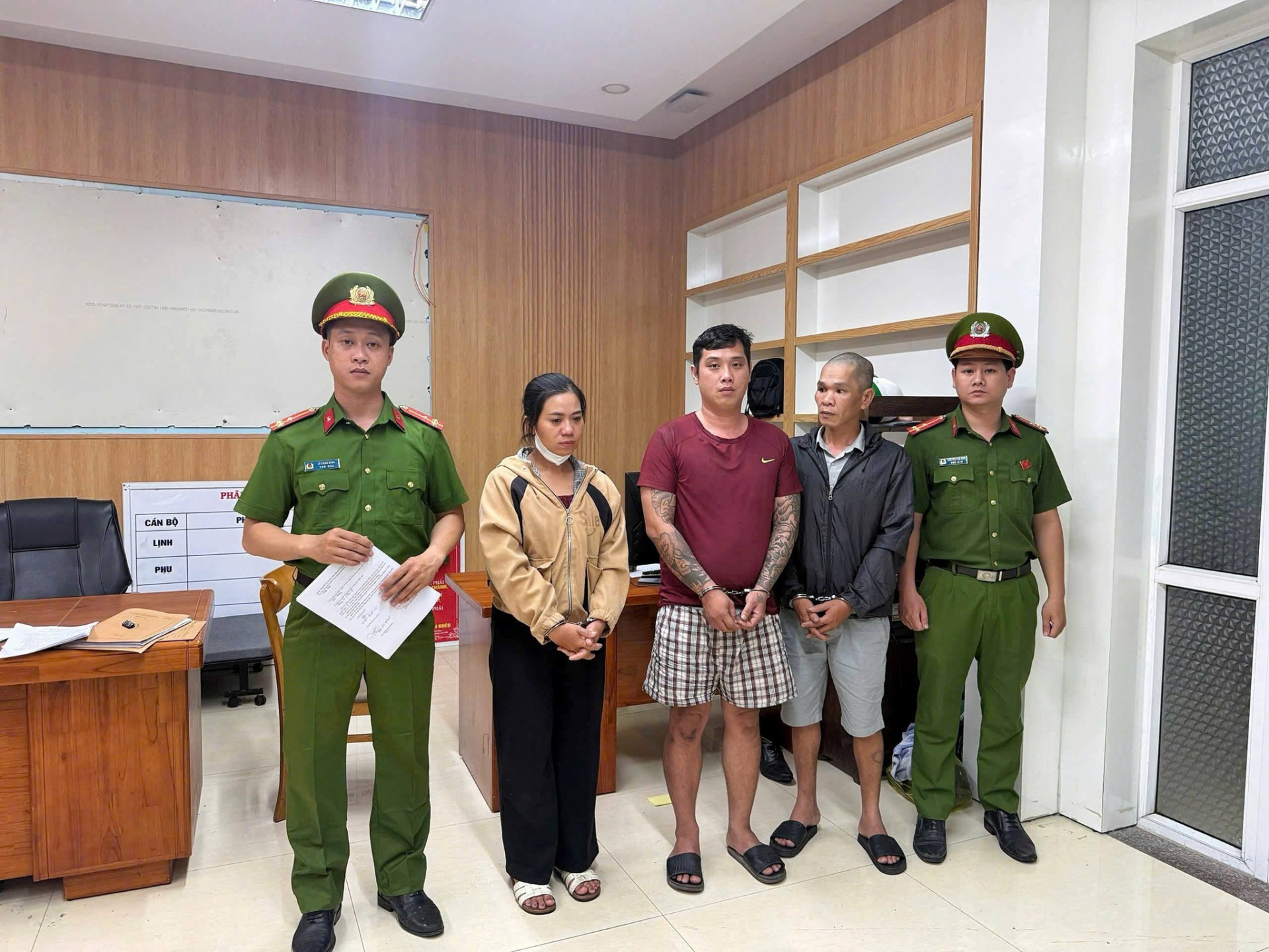 Thi hành lệnh giữ người trong trường hợp khẩn cấp đối với Nguyễn Thị Bích Trâm SN 1990- Ảnh 1.