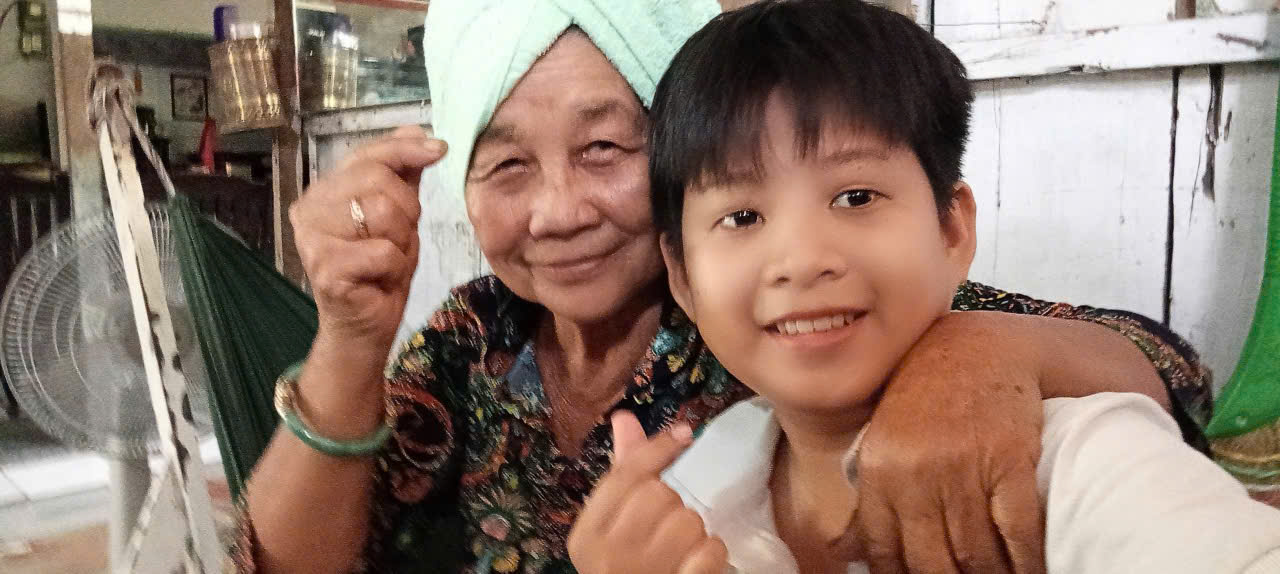 Gia cảnh nam sinh An Giang quay clip với bà nội viral, Đức Phúc, Tăng Duy Tân đồng cảm: SN 2008 chỉ cao 1m35 vì thiếu hụt hooc môn- Ảnh 4.