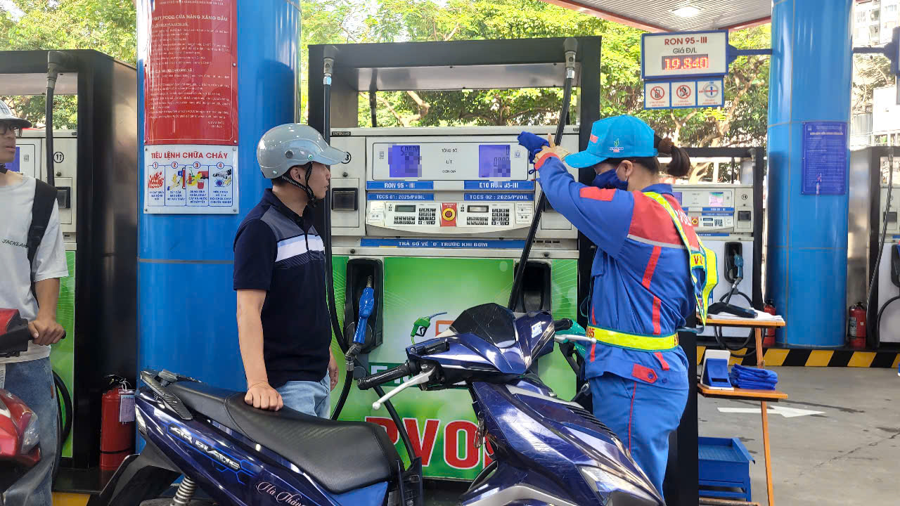 Cấp bách tiết kiệm năng lượng (*): Xăng sinh học đã sẵn sàng - Ảnh 1.