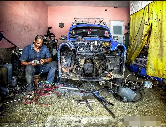 Tàu dầu Nga phải quay đầu vì Mỹ, những chiếc xe này ở Cuba vẫn 'nhởn nhơ': Chuyện gì đang xảy ra? - Ảnh 1.