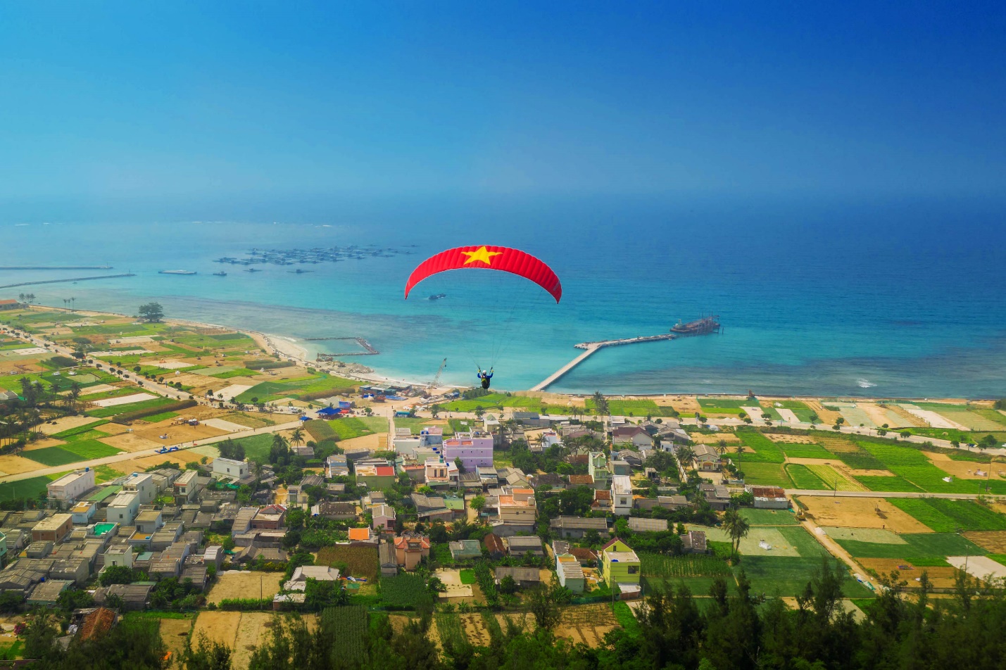 Quảng Ngãi: Từ thủ phủ công nghiệp miền Trung đến điểm sáng hạ tầng đô thị và dịch vụ - Ảnh 6.