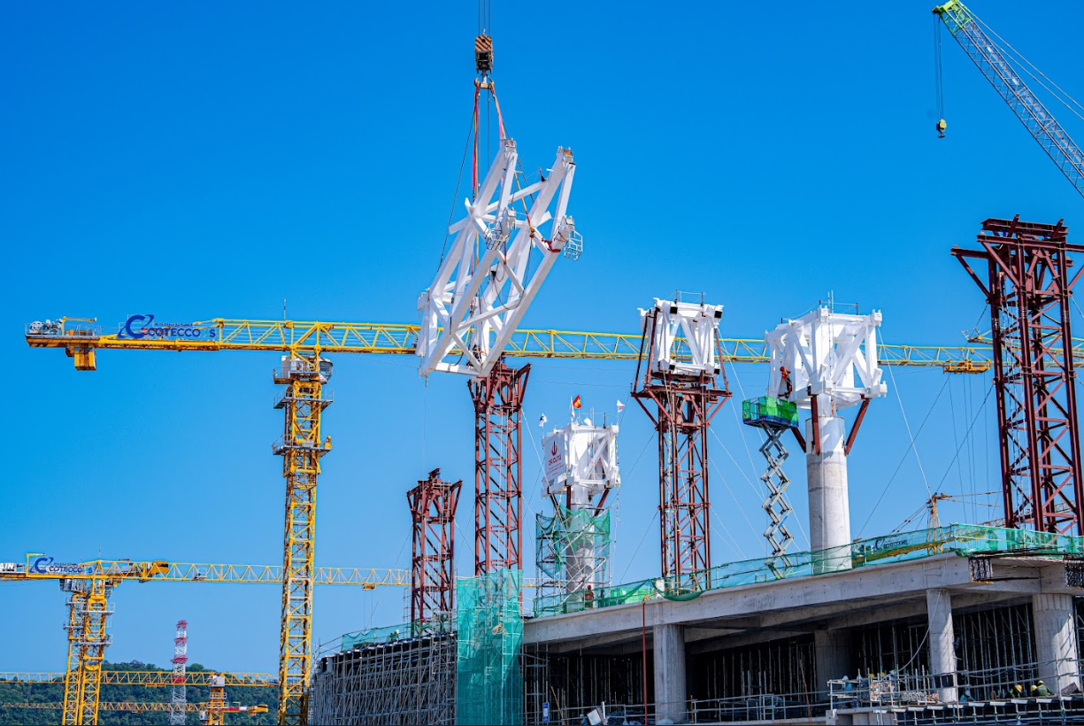 Cận cảnh lắp dựng kết cấu thép mái nhà ga mới sân bay Phú Quốc - Ảnh 5.