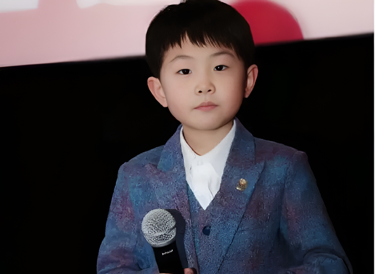 “Thần đồng nhí” 3 tuổi lên sóng truyền hình Trung ương, kiếm hàng triệu nhân dân tệ mỗi năm, nhưng tuổi thơ đánh đổi bằng sự lạc lối- Ảnh 3.