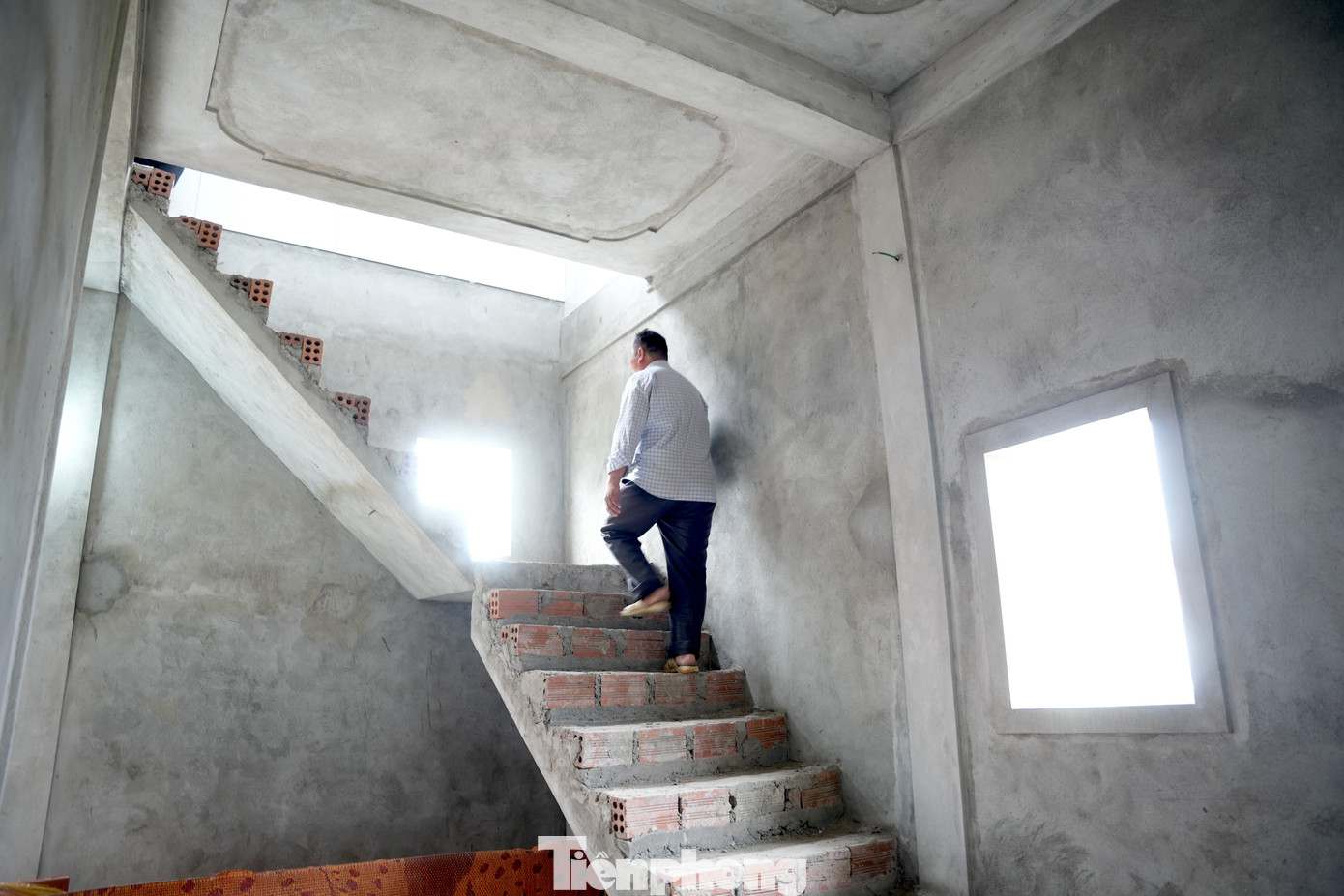 Bất ngờ về người đàn ông mù rong ruổi bán tăm, xây căn nhà 5 tỷ đồng- Ảnh 11.