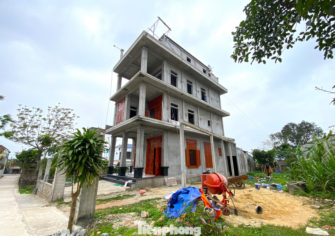 Bất ngờ về người đàn ông mù rong ruổi bán tăm, xây căn nhà 5 tỷ đồng- Ảnh 6.