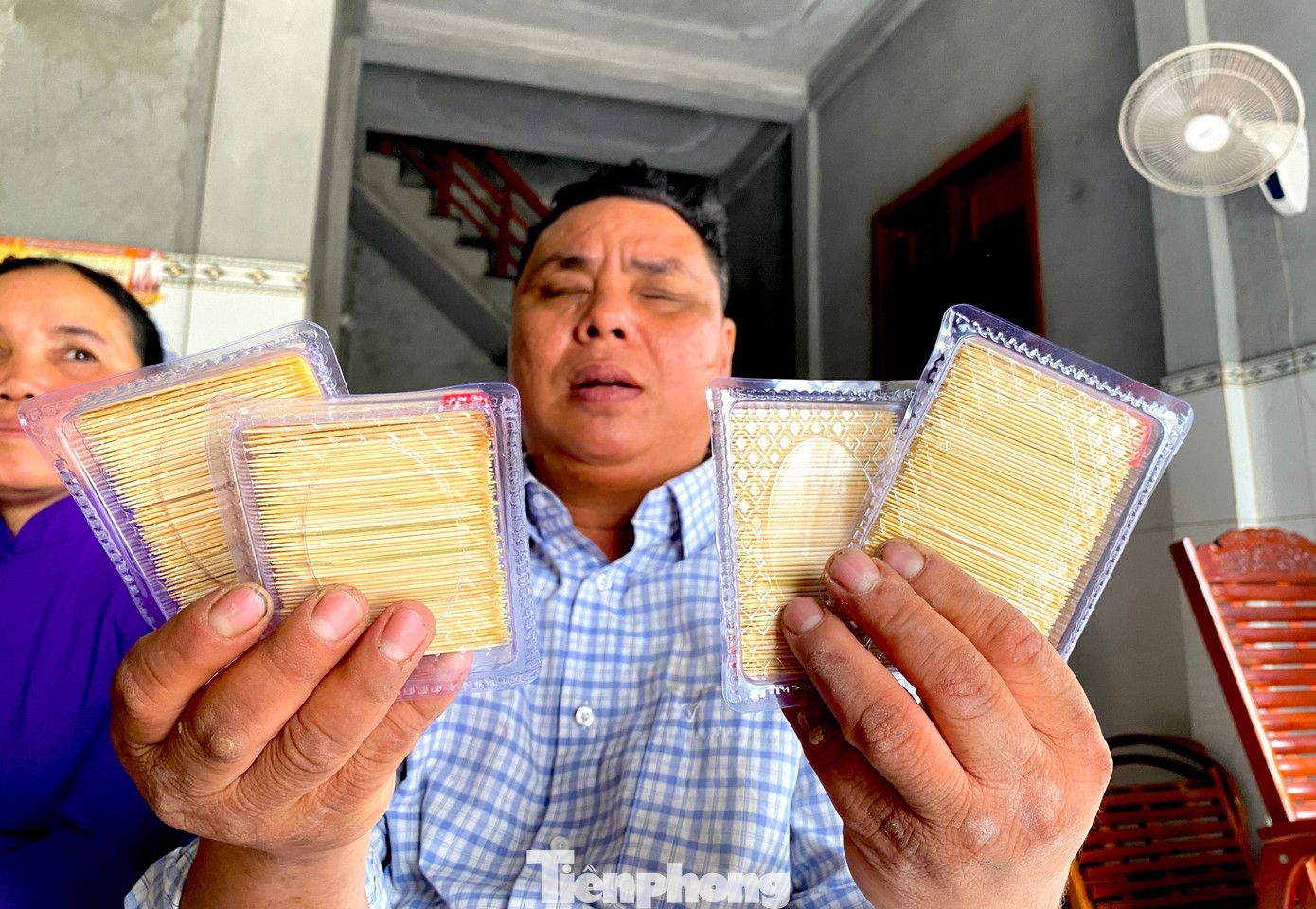 Bất ngờ về người đàn ông mù rong ruổi bán tăm, xây căn nhà 5 tỷ đồng- Ảnh 5.