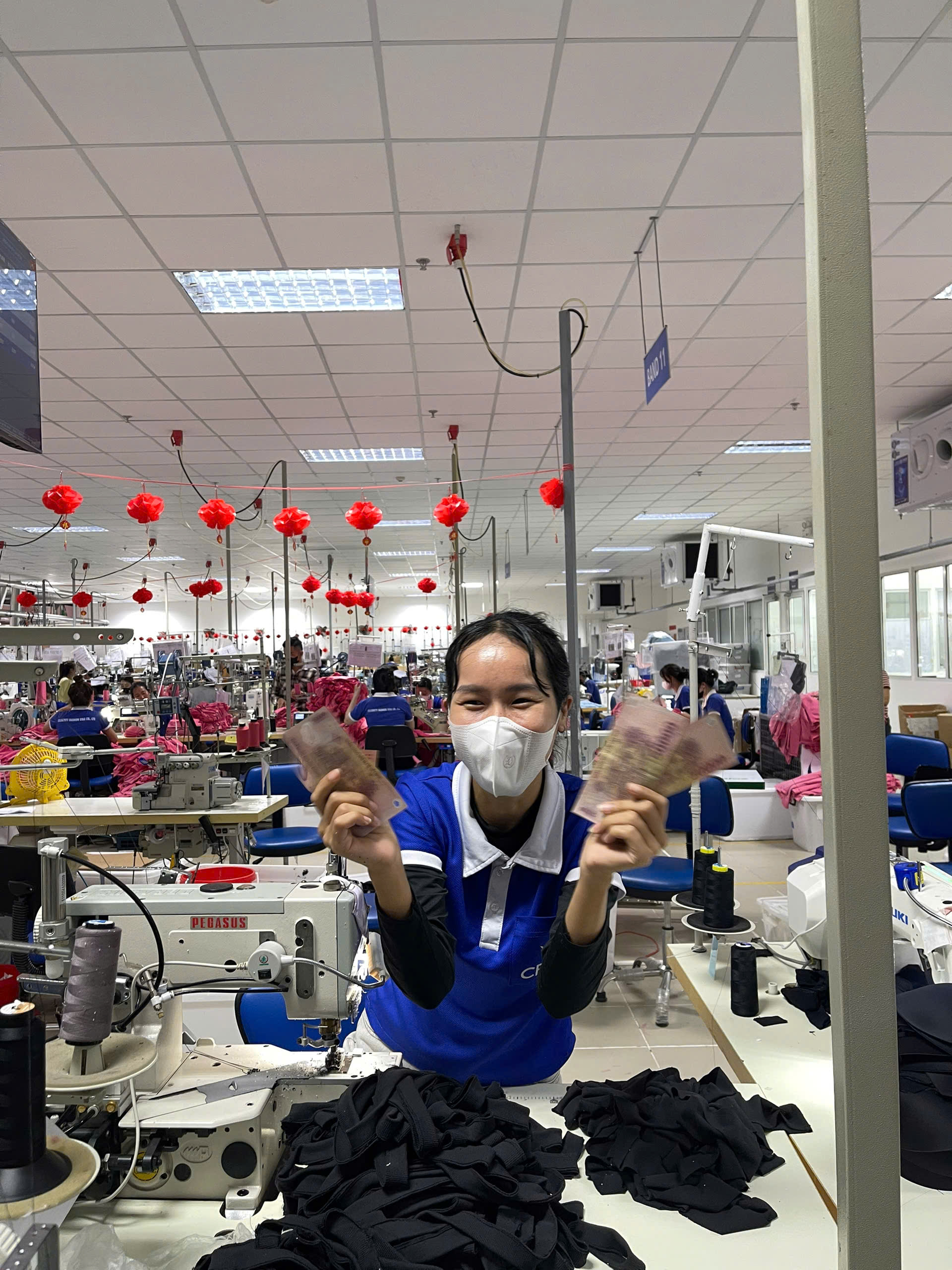 Doanh nghiệp ở Đà Nẵng hỗ trợ tiền xăng cho 1.000 công nhân giữa "bão giá" - Ảnh 2.