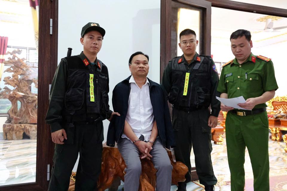 Chân dung 10 Giám đốc, Phó Giám đốc, kế toán vừa bị Công an bắt khẩn cấp trong chuyên án đặc biệt lớn - Ảnh 1.