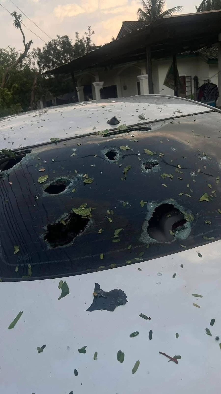 Mưa đá dội xuống Viêng Chăn: Hàng nghìn mái nhà bị "xé toạc", trường học, chùa chiền cũng bị phá hủy, người dân bàng hoàng trong cảnh đổ nát- Ảnh 8.