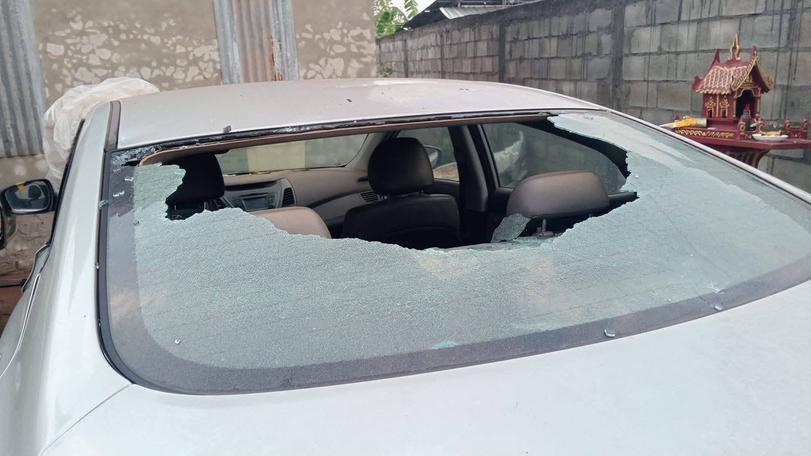 Mưa đá dội xuống Viêng Chăn: Hàng nghìn mái nhà bị "xé toạc", trường học, chùa chiền cũng bị phá hủy, người dân bàng hoàng trong cảnh đổ nát- Ảnh 6.