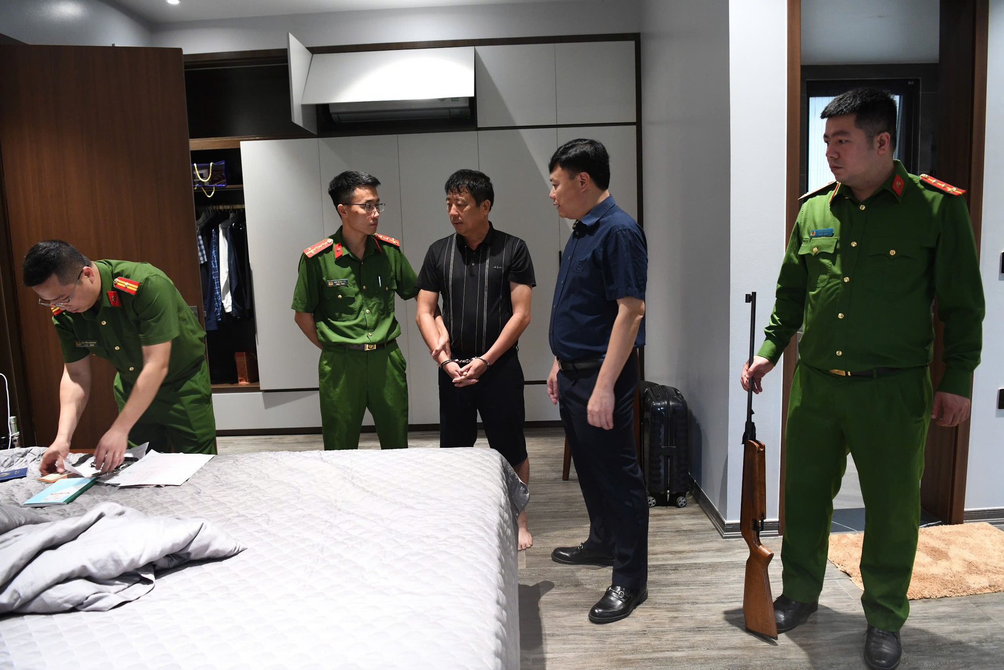 Chân dung 10 Giám đốc, Phó Giám đốc, kế toán vừa bị Công an bắt khẩn cấp trong chuyên án đặc biệt lớn - Ảnh 8.