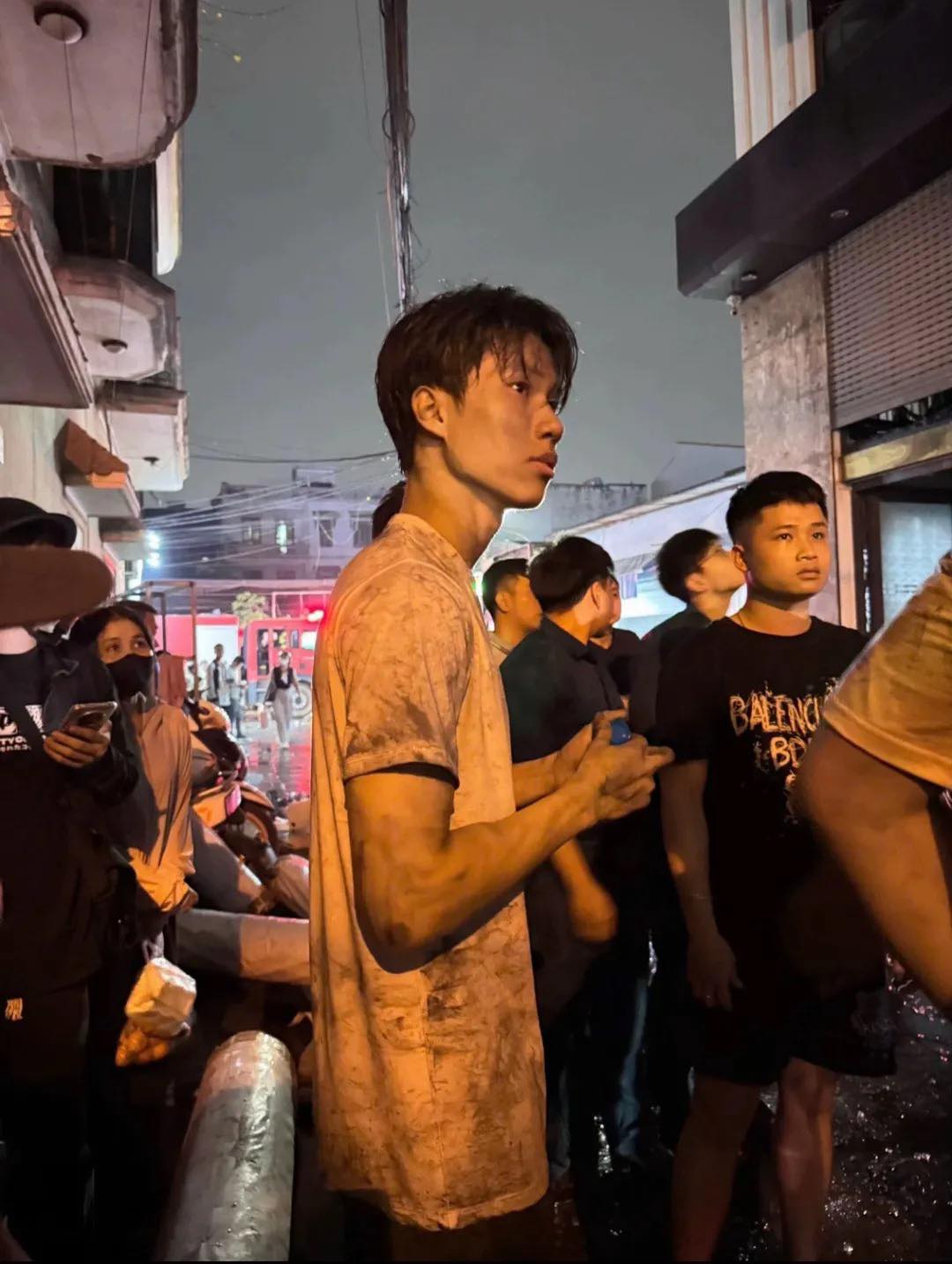 Tìm gặp nam sinh ĐH Bách khoa Hà Nội cứu người trong vụ cháy tại Lĩnh Nam: Không dám nhận "người hùng", càng chưa dám kể chuyện với bố mẹ- Ảnh 1.