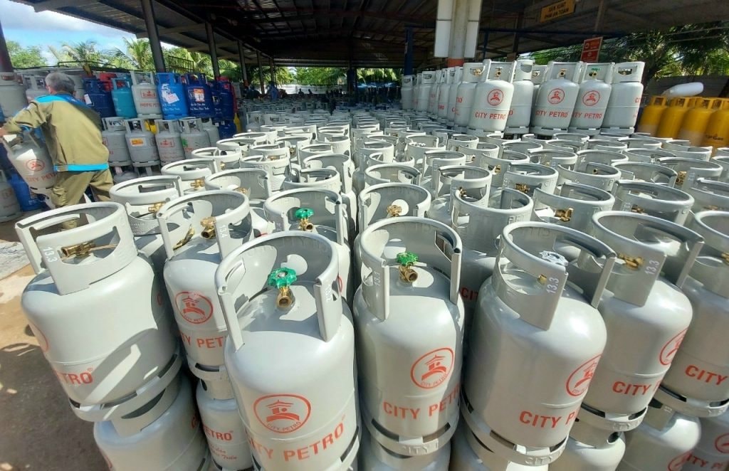Giá LPG tại nước láng giềng Việt Nam tăng 60%, hơn 500 trạm xăng đã hết hàng, buộc phải tuyên bố dừng bán - Ảnh 4.