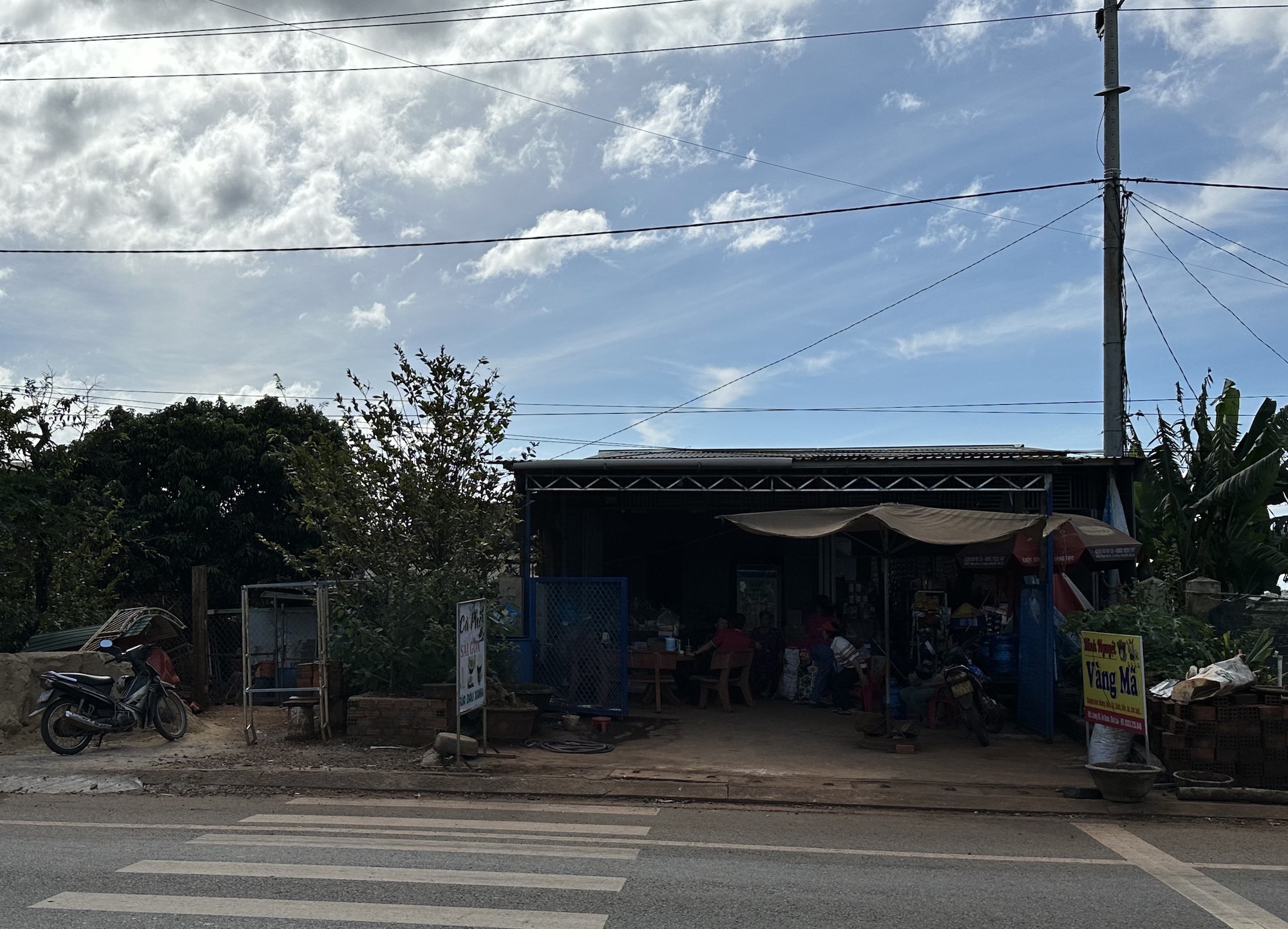 Gay cấn phiên đối thoại vụ cụ bà 82 tuổi khởi kiện chủ tịch xã ở Gia Lai - Ảnh 1.