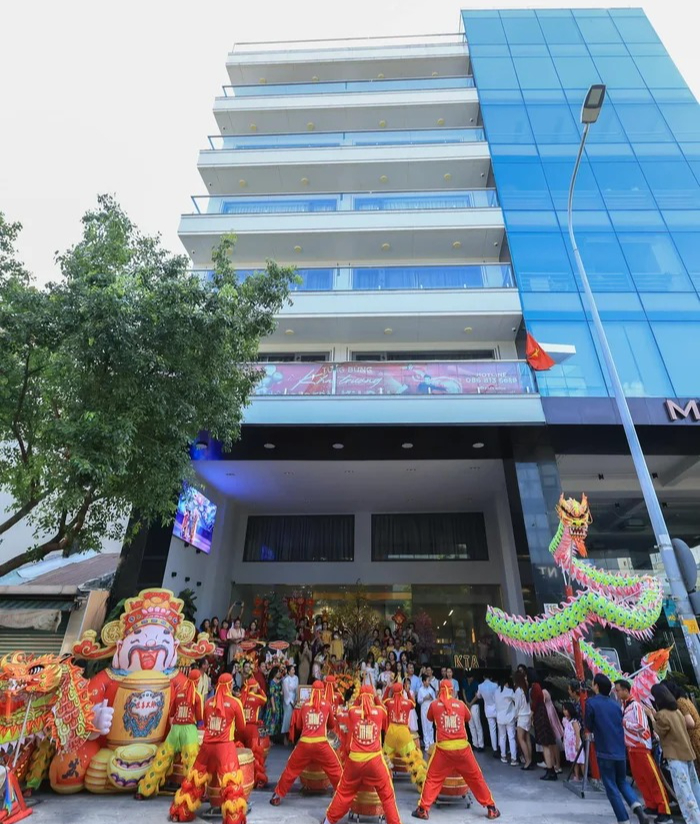 Nhà riêng trăm tỷ của Phan Hiển - Khánh Thi: Rộng 800m² nằm sát mặt đường lớn, oách đến nỗi ai đi ngang cũng ngoái nhìn- Ảnh 3.