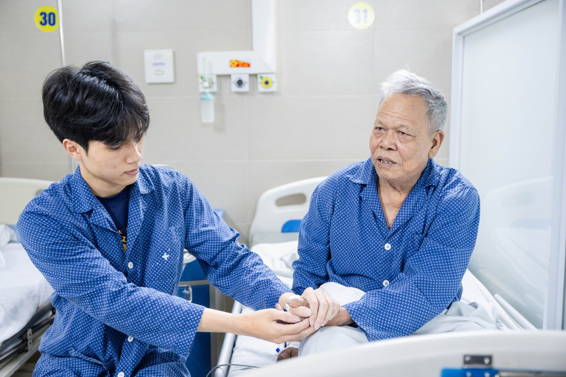 Tìm gặp nam sinh ĐH Bách khoa Hà Nội cứu người trong vụ cháy tại Lĩnh Nam: Không dám nhận "người hùng", càng chưa dám kể chuyện với bố mẹ- Ảnh 4.