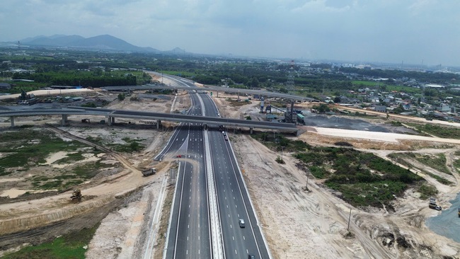 TPHCM thúc tiến độ các dự án kết nối sân bay Long Thành- Ảnh 1.
