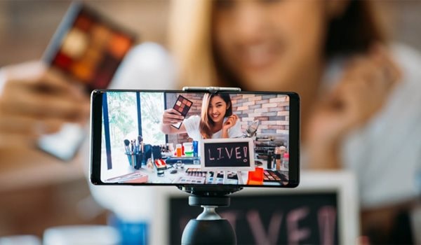 Từ 2.200 đồng/phút: AI Streamer ảo đang "vắt kiệt" 18 tiếng traffic chết, đe dọa nhân sự nghề livestream- Ảnh 1.