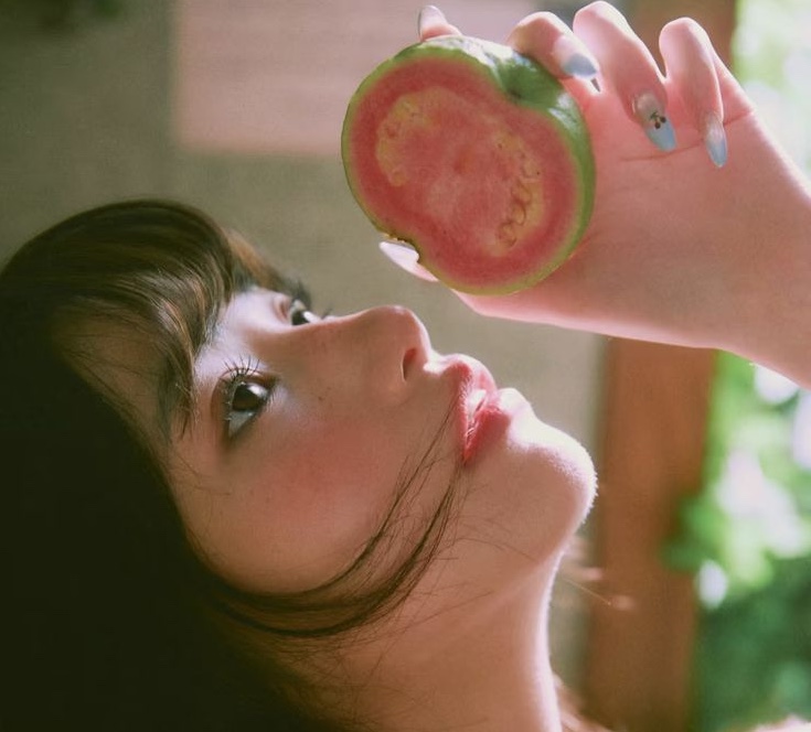 Ngoài 20 tuổi da đã "già sớm" do thiếu hụt collagen? Kiểm tra ngay xem bạn có mắc 7 thói xấu này!- Ảnh 3.