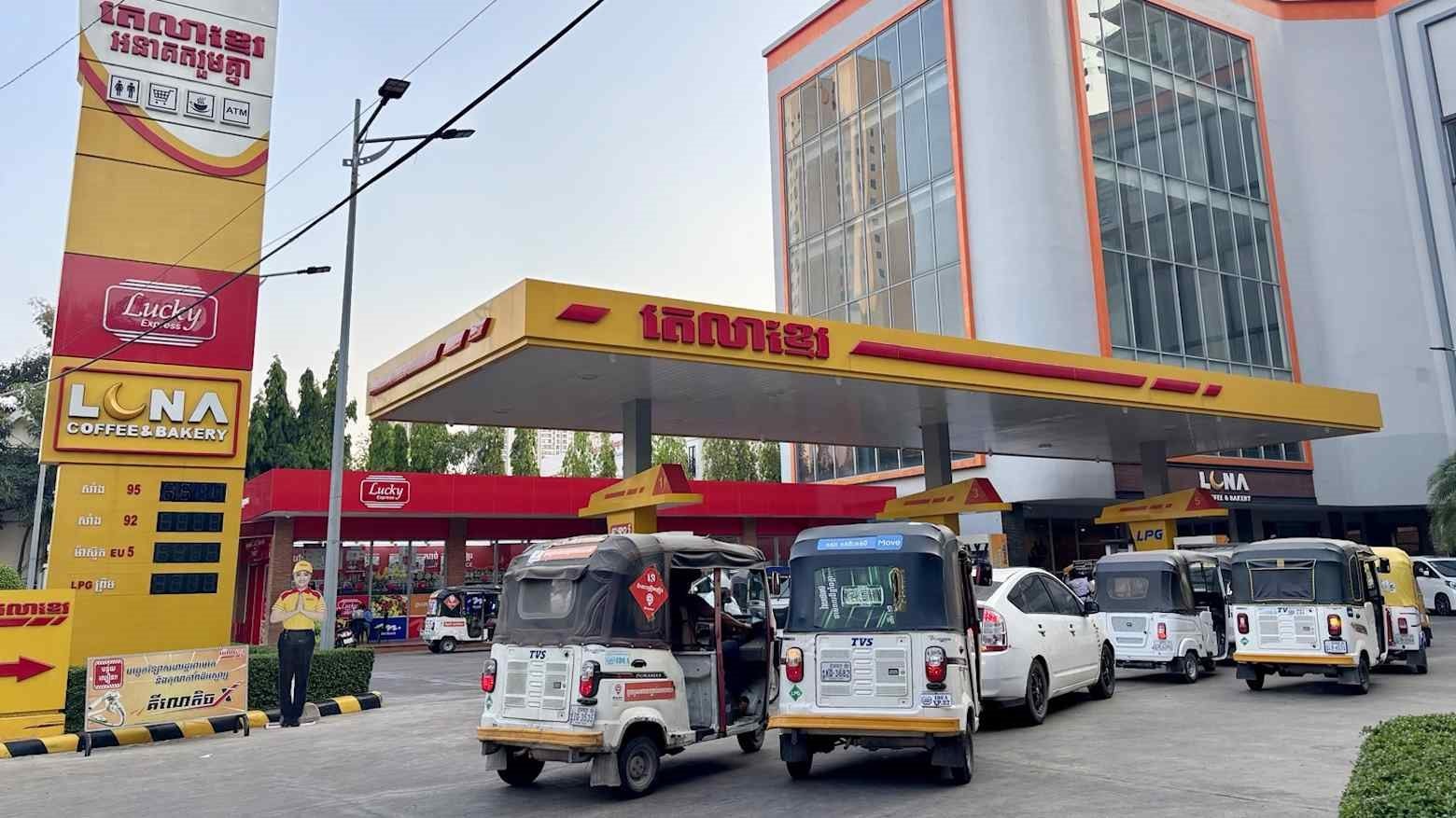 Giá LPG tại nước láng giềng Việt Nam tăng 60%, hơn 500 trạm xăng đã hết hàng, buộc phải tuyên bố dừng bán - Ảnh 1.